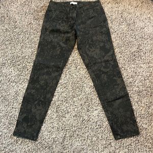 Loft size 2 Camo jean